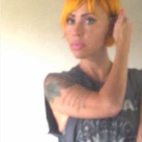 Meet your Posher, Crystal - Picture 3 of 7